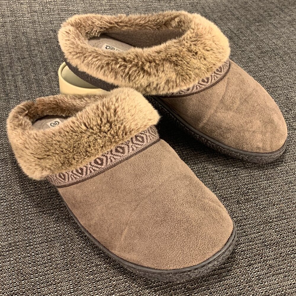 Isotoner Women's Tan Microsuede Faux-Fur Clog Slipper Size 9.5-10 smartzone